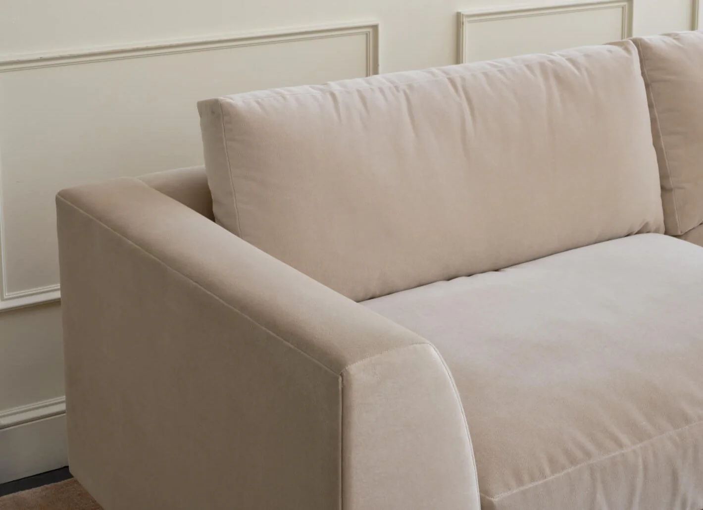 Dekayess Chaise Sectional in Natural Latex - Image 3
