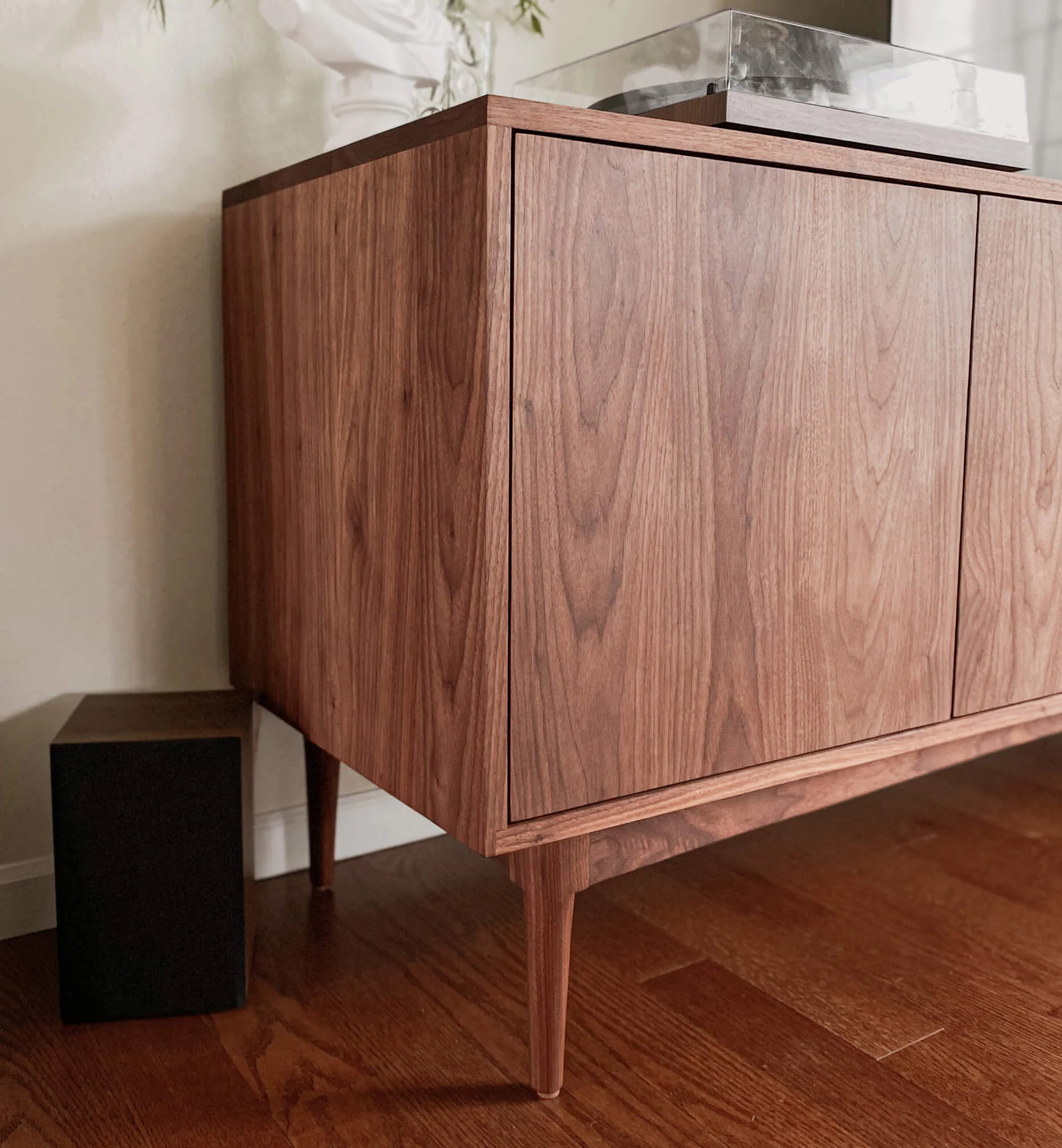 Emilia 3-Door Credenza - Image 3